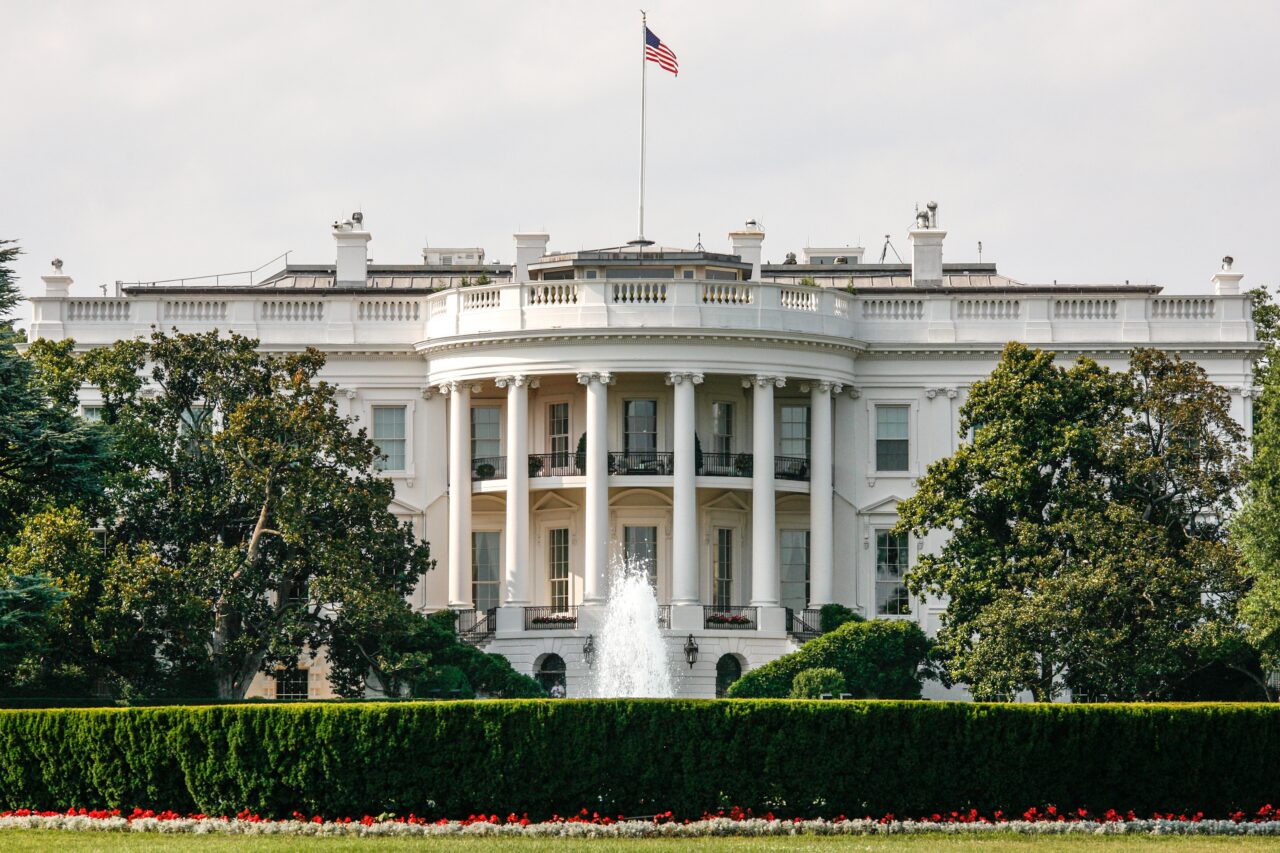 Front_of_The_White_House_7505676818-1280x853.jpg